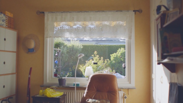 Video Reference N2: Room, Property, Window treatment, Curtain, Interior design, Window, Home, Window covering, Textile, House