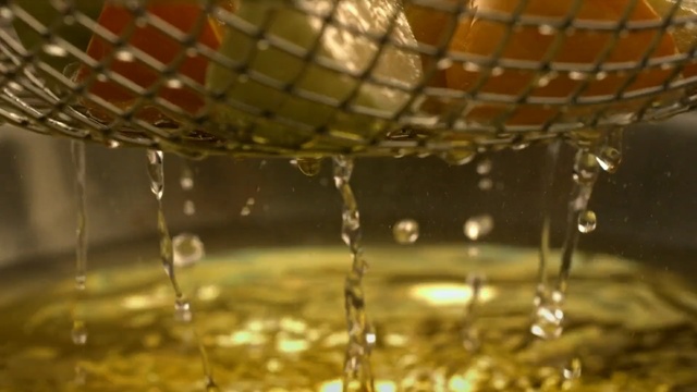 Video Reference N4: Water, Glass, Stemware, Wine glass, Drinkware, Liquid, Drop, Transparent material, Champagne stemware, Macro photography