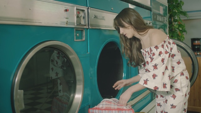 Video Reference N1: blue, laundry, snapshot, girl, major appliance, washing machine, fun, product, Person