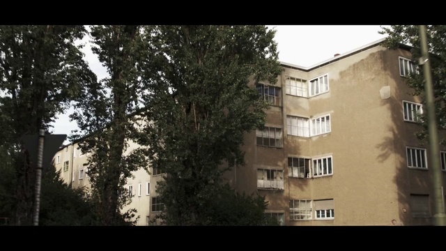 Video Reference N0: Property, Residential area, House, Architecture, Tree, Building, Neighbourhood, Apartment, Facade, Home