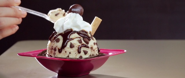 Video Reference N1: dessert, ice cream, food, sundae, frozen dessert, sundae, dairy product, dondurma, gelato, cream
