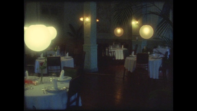 Video Reference N0: Light, Lighting, Darkness, Snapshot, Atmosphere, Night, Restaurant, Sky, Room, Midnight
