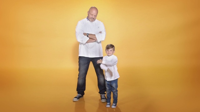 Video Reference N0: Yellow, Standing, Fun, Gesture, Photography, T-shirt, Leisure, Happy