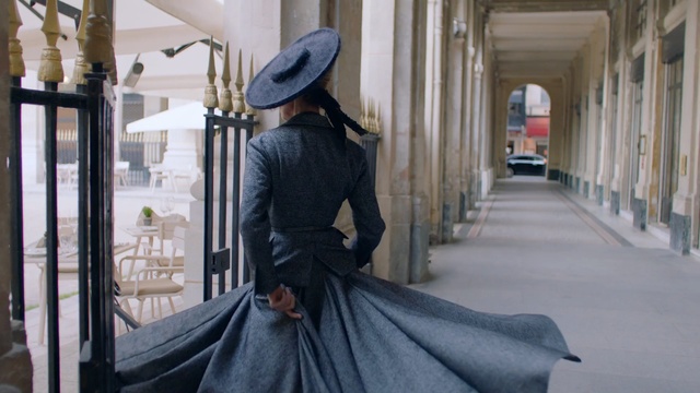 Video Reference N1: Lady, Fashion, Dress, Outerwear, Headgear, Architecture, Photography, Street fashion, Hat, Waist