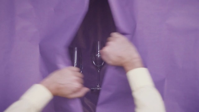 Video Reference N1: purple, violet, shoulder, hand, finger, arm, joint, girl, neck