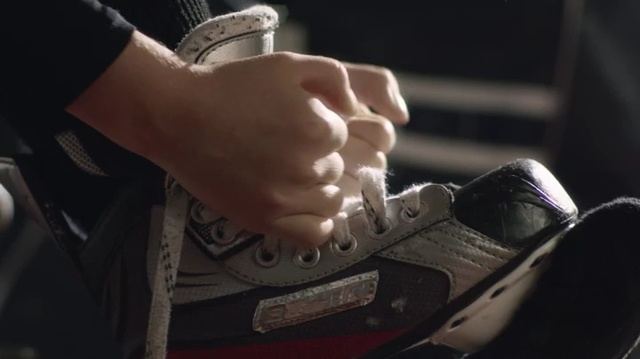 Video Reference N1: Footwear, Shoe, Hand, Finger, Skate shoe, Athletic shoe, Sneakers, Nail