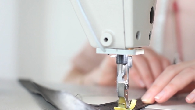 Video Reference N4: sewing machine, sewing, sewing machine needle, Person