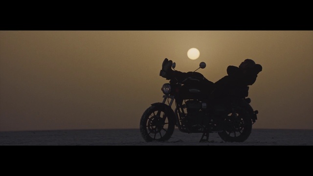 Video Reference N0: Motorcycle, Vehicle, Motorcycling, Sky, Landscape, Car