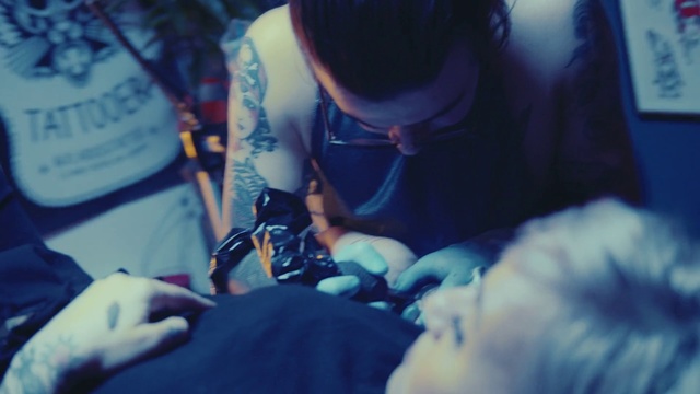 Video Reference N1: Tattoo, Joint, Arm, Hand, Tattoo artist, Room, Flesh, Black hair