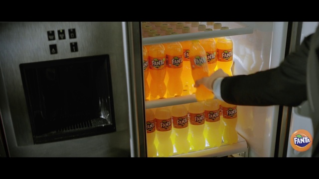 Video Reference N5: Refrigerator, Juice, Yellow, Machine, Kitchen appliance, Drink, Vending machine, Major appliance, Home appliance