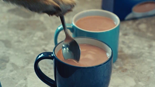 Video Reference N1: Drink, Food, Non-alcoholic beverage, Cup, Chocolate milk, Hot chocolate, Hong kong-style milk tea, Champurrado, Cup, Coffee