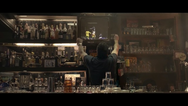 Video Reference N0: Bartender, Alcohol, Distilled beverage, Drink, Liqueur, Action film, Fictional character, Darkness, Bar, Movie