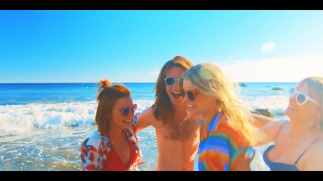 Video Reference N4: sea, body of water, vacation, fun, sky, summer, beach, leisure, girl, ocean, Person