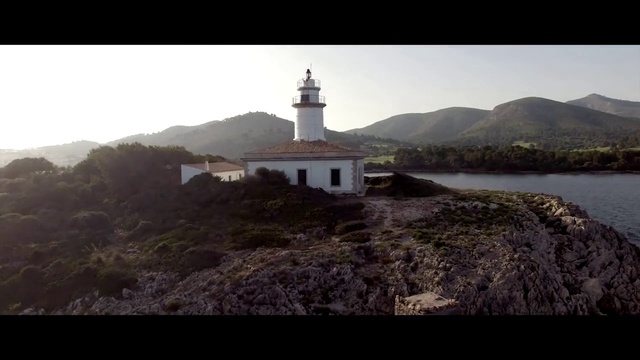 Video Reference N0: Lighthouse, Nature, Landmark, Tower, Photograph, Beacon, Hill station, Promontory, Highland, Atmospheric phenomenon