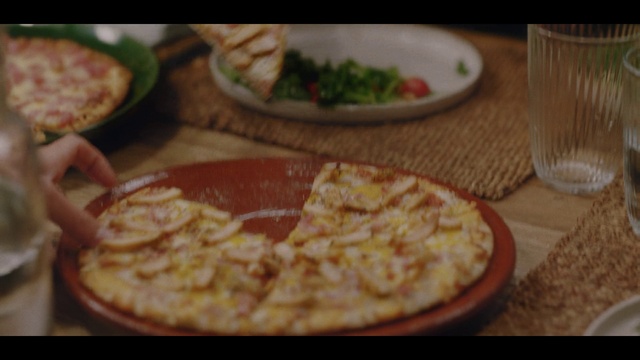 Video Reference N4: Dish, Food, Cuisine, Ingredient, Pizza, Pizza cheese, Tarte flambée, Flatbread, Meal, Produce