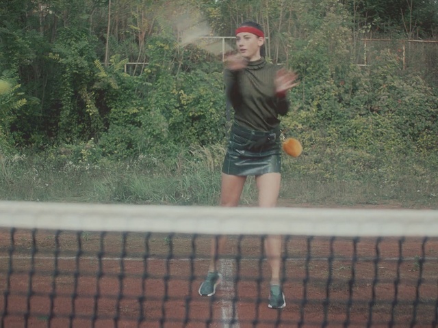Video Reference N0: net, tree, water, plant, grass, tennis, fun, racquet sport, girl, vacation, Person