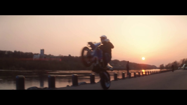 Video Reference N0: Stunt performer, Motorcycle, Stunt, Morning, Photography, Vehicle, Extreme sport, Sky, Sunlight, Fun