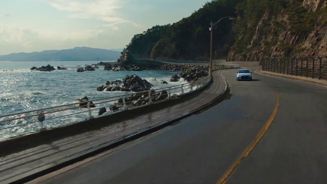 Video Reference N0: Road, Highway, Coast, Mode of transport, Sea, Infrastructure, Sky, Guard rail, Thoroughfare, Shore