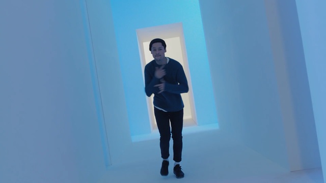 Video Reference N5: blue, standing, sky, Person