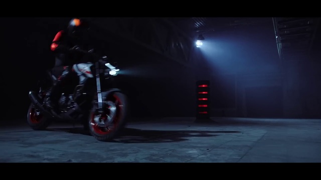 Video Reference N8: Motorcycle, Black, Vehicle, Automotive lighting, Light, Darkness, Headlamp, Night, Automotive design, Midnight