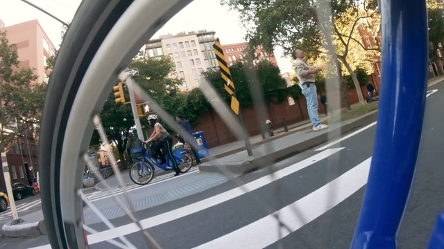 Video Reference N2: Mode of transport, Reflection, Transport, Bicycle wheel, Metropolitan area, Vehicle, Infrastructure, Road, Photography, Bicycle tire
