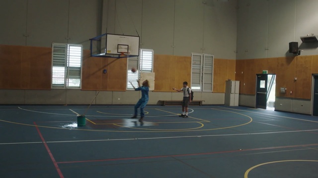 Video Reference N4: sport venue, sports, basketball court, structure, floor, flooring, games, leisure centre, indoor games and sports, net, Person