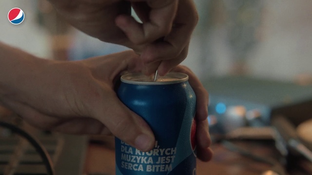 Video Reference N2: Product, Hand, Drink