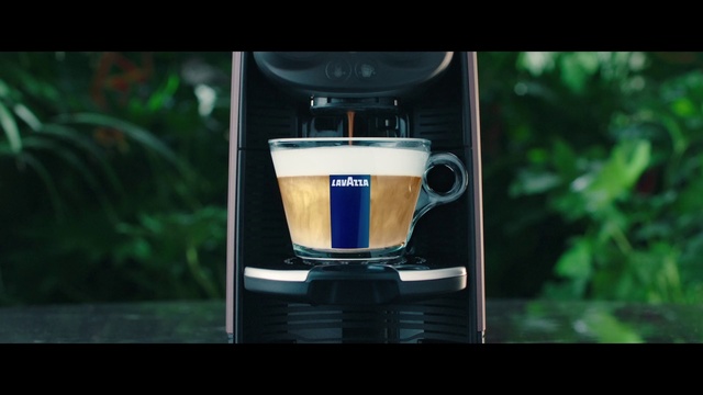 Video Reference N0: Small appliance, Drink, Espresso machine, Kitchen appliance, Home appliance, Coffeemaker, Cup, Glass, Espresso, Drinkware