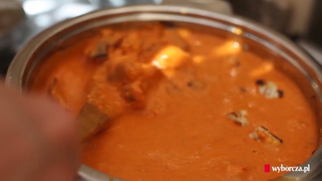 Video Reference N0: Dish, Food, Cuisine, Curry, Gravy, Ingredient, Red curry, Indian cuisine, Stew, Soup, Person