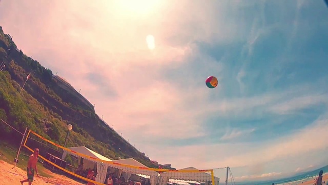 Video Reference N4: Sky, Cloud, Hot air ballooning, Hot air balloon, Air sports, Parasailing, Vehicle, Vacation, Landscape, Kite sports