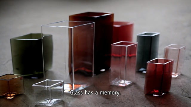 Video Reference N3: Product, Cylinder, Transparent material, Material property, Glass, Table, Rectangle, Gloss, Metal