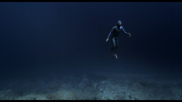 Video Reference N9: water, underwater, atmosphere, underwater diving, sky, freediving, darkness, sea, diving, extreme sport