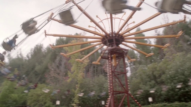 Video Reference N0: Ferris wheel, Amusement ride, Amusement park, Tourist attraction, Wheel, Recreation, Park, Nonbuilding structure