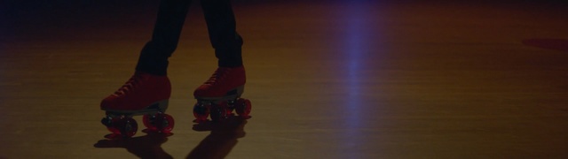 Video Reference N1: Footwear, Roller skates, Roller skating, Red, Skating, Roller sport, Shoe, Fun, Sports equipment, Leg