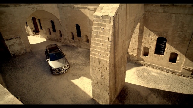 Video Reference N0: Arch, Architecture, Car, Vehicle, Subcompact car, Historic site, History, City car, Person