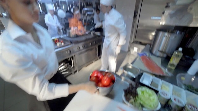 Video Reference N4: cook, chef, food, cuisine, service, food processing, cooking, chief cook, dish, Person
