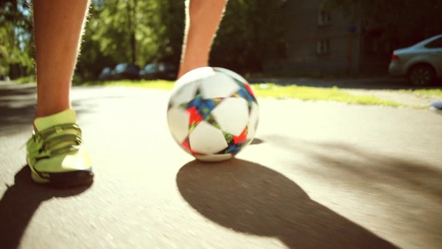 Video Reference N3: Soccer ball, Ball, Football, Play, Soccer, Fun, Hand, Sports equipment, Finger, Ball