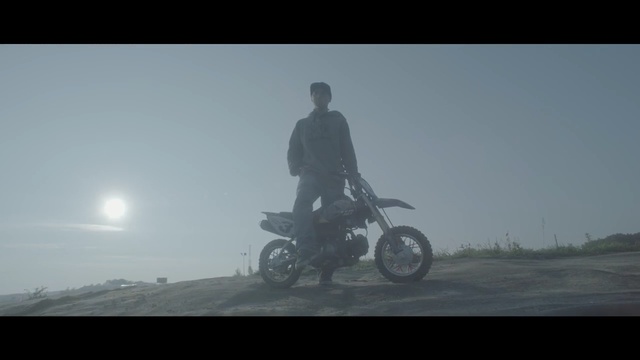 Video Reference N3: Vehicle, Motorcycle, Atmospheric phenomenon, All-terrain vehicle, Motorcycling, Stunt performer, Motocross, Freestyle motocross, Mode of transport, Stunt, Person