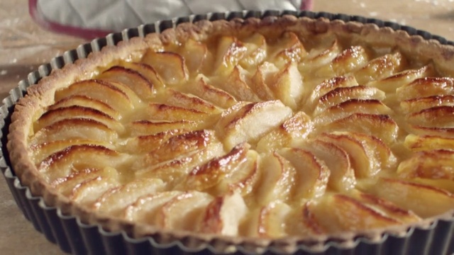 Video Reference N1: Dish, Food, Cuisine, Custard pie, Ingredient, Dessert, Baked goods, Pie, Tart, Apple pie