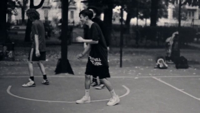 Video Reference N3: Photograph, Streetball, Basketball, Sports, Snapshot, Black-and-white, Standing, Team sport, Ball game, Monochrome photography