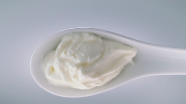Video Reference N0: Food, Sour cream, Mayonnaise, Cream, Crème fraîche, Ingredient, Dairy, Dish, Cuisine, Whipped cream