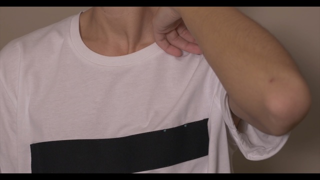 Video Reference N0: white, t shirt, shoulder, joint, sleeve, neck, arm, chin, standing, muscle