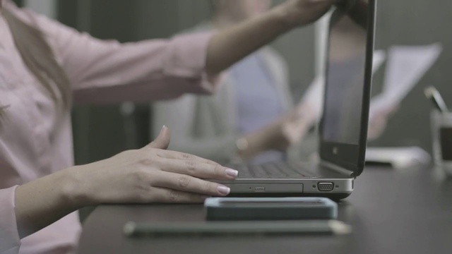 Video Reference N7: Electronic device, Technology, Hand, Laptop, Gadget, Computer, Gesture, Tablet computer, White-collar worker