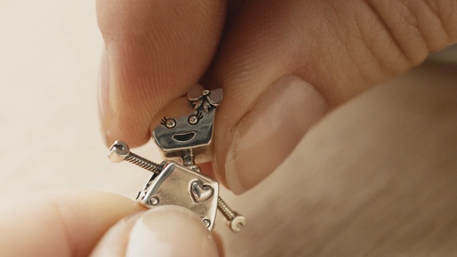 Video Reference N2: jewellery, fashion accessory, finger, nail, close up, hand, body jewelry, ring, silver, metal