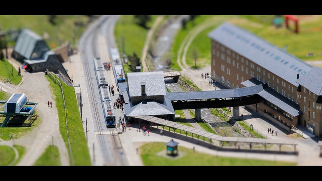 Video Reference N0: transport, photography, scale model, vehicle, car, aerial photography, grass, urban design, bird's eye view, track