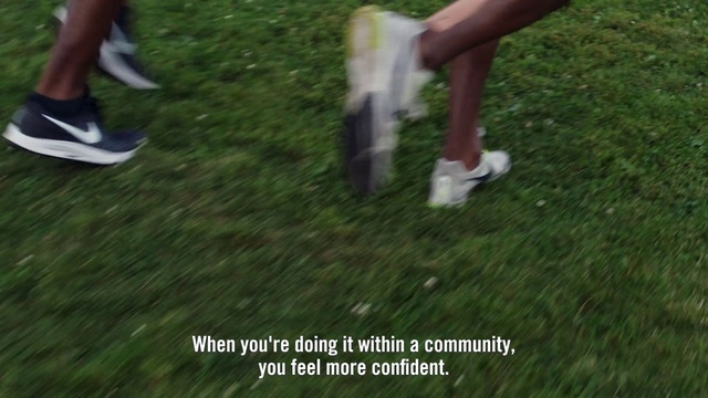 Video Reference N1: Grass, Lawn, Human leg, Leg, Footwear, Grass family, Shoe, Plant, Artificial turf, Ball