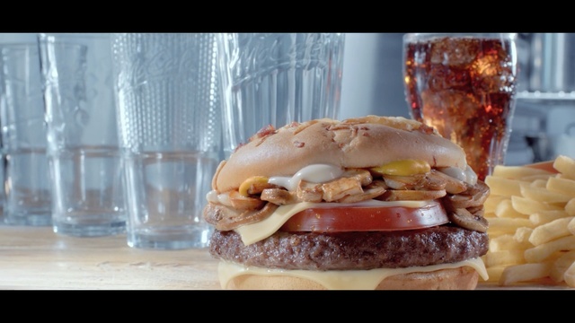Video Reference N2: Dish, Food, Junk food, Cuisine, Hamburger, Ingredient, Fast food, Breakfast sandwich, Cheeseburger, Bacon sandwich