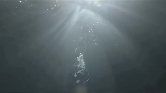 Video Reference N1: atmosphere, underwater, light, geological phenomenon, water, sunlight, sky, computer wallpaper, darkness, lens flare