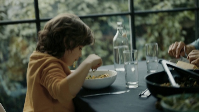 Video Reference N3: Eating, Human, Fun, Restaurant, Table, Child, Conversation, Meal, Food, Sitting