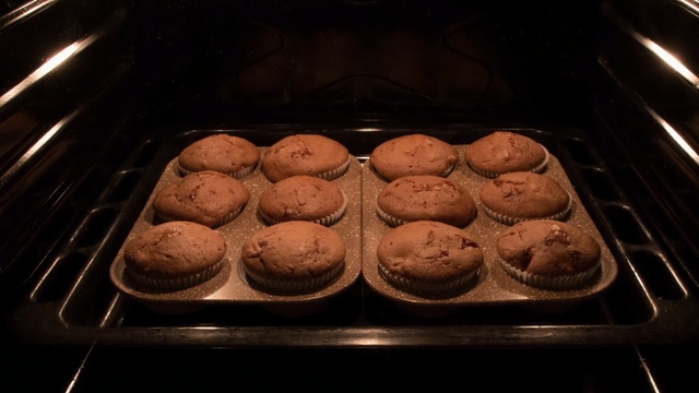 Video Reference N0: baking, sheet pan, muffin, baked goods, food, dessert, finger food, chocolate, cooking
